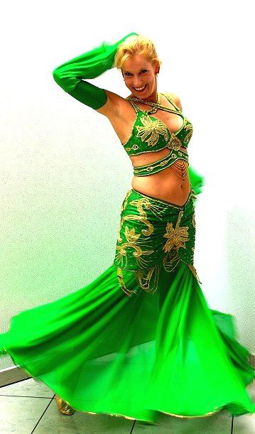 Ägyptisches professionelles Bauchtanzkostüm, maßgeschneidertes Bauchtanzkleid, orientalischer Zigeunertanz, handgemachtes, reich besticktes orientalisches Tanzoutfit