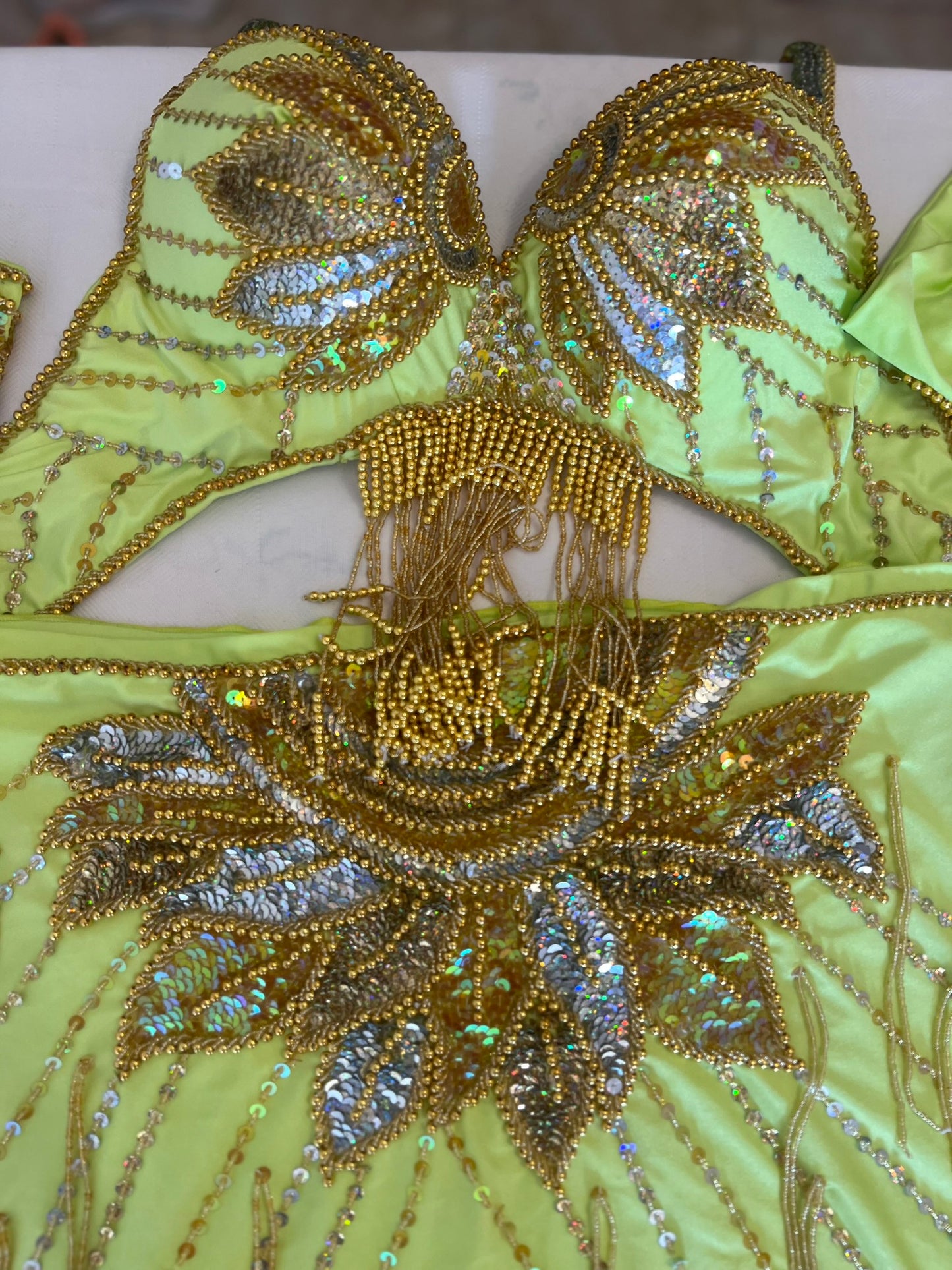 Vibrant Lime yellow Professional belly dance costume/ Colourful sequined authentic Egyptian dance skirt and bra outfit