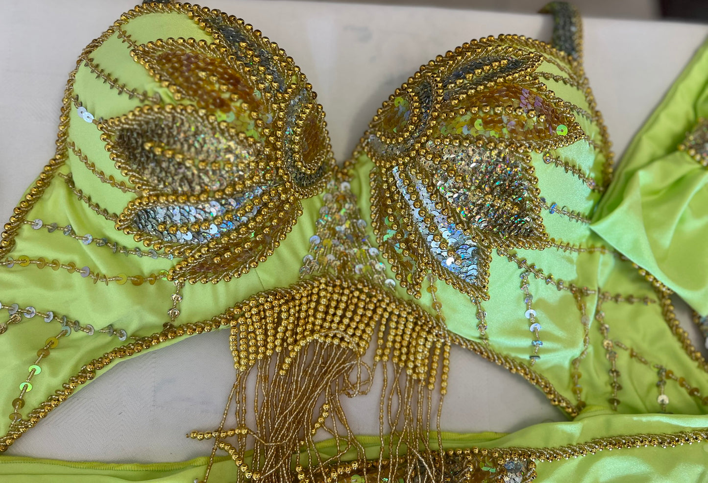Vibrant Lime yellow Professional belly dance costume/ Colourful sequined authentic Egyptian dance skirt and bra outfit