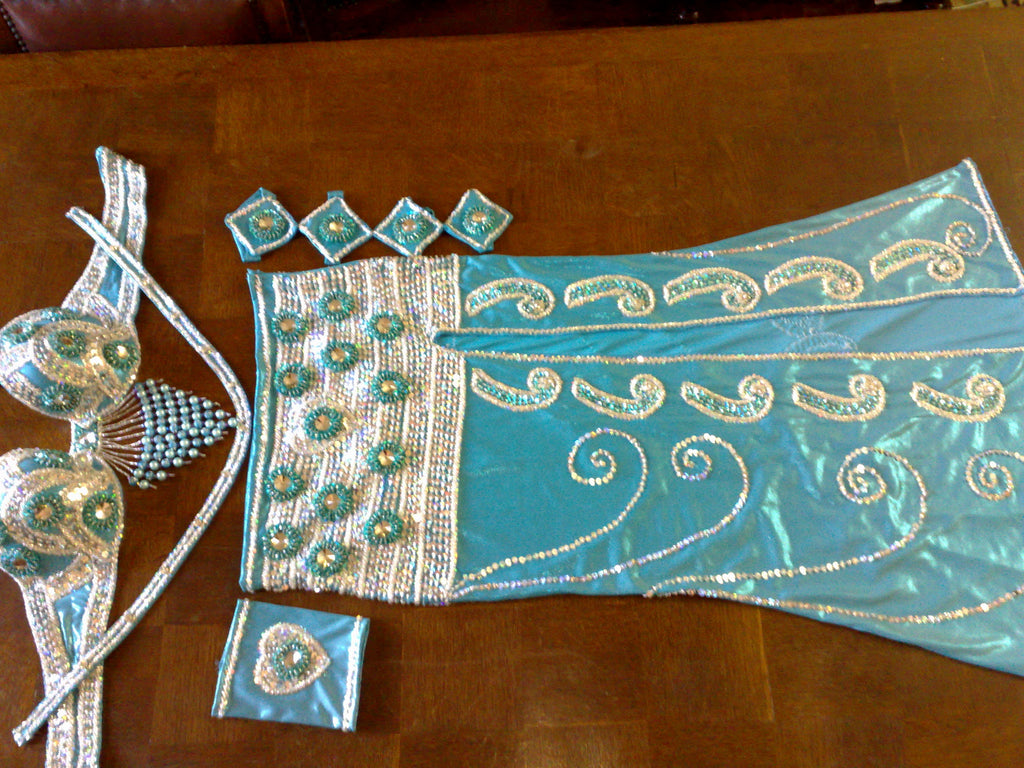 Professionelles Bauchtanzkostüm aus Ägypten BAUCHTANZ Maßanfertigung in jeder Farbe, neues Gypsy-Tanz-Outfit, handgemachtes besticktes Kostüm