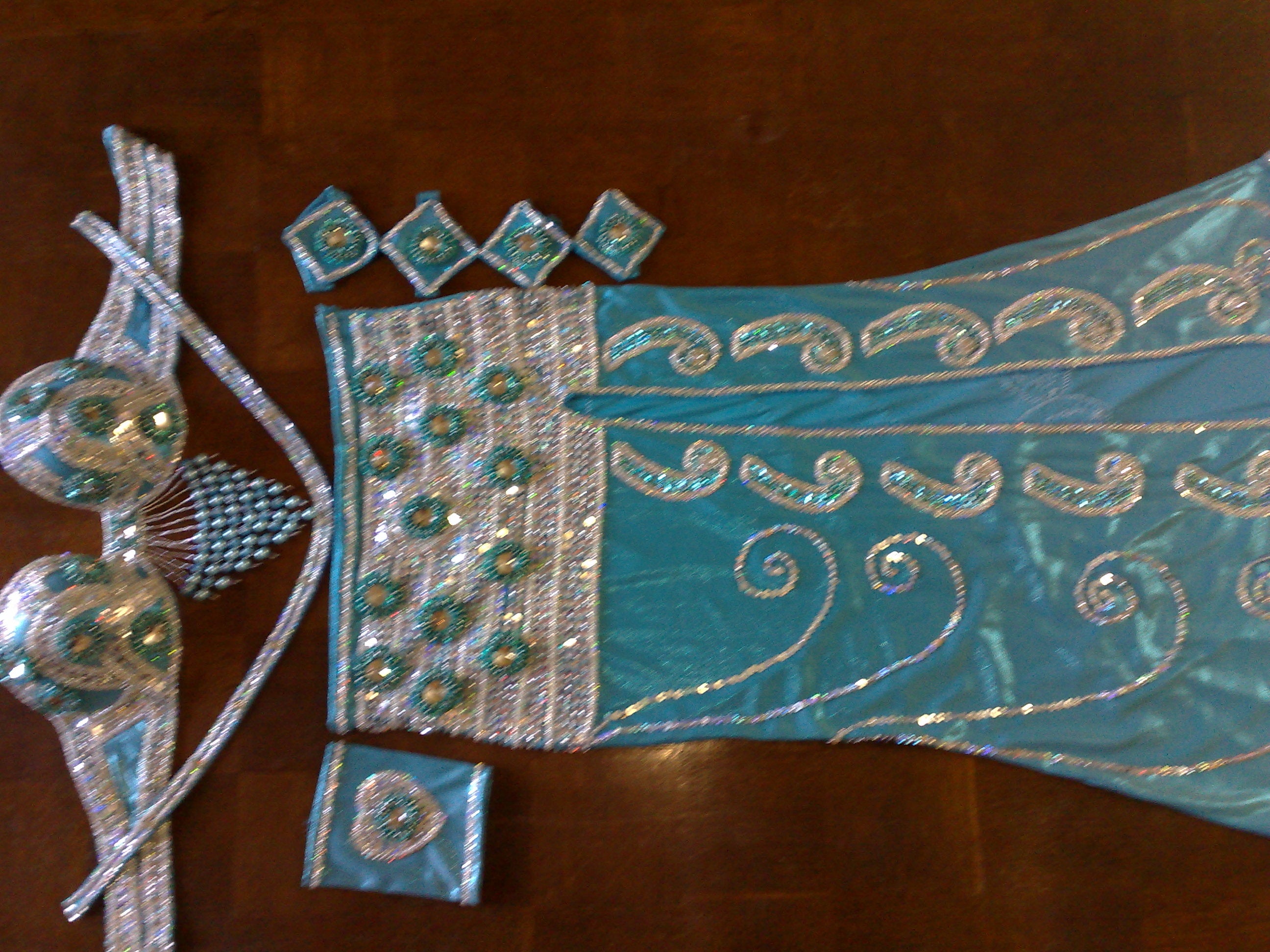 Professionelles Bauchtanzkostüm aus Ägypten BAUCHTANZ Maßanfertigung in jeder Farbe, neues Gypsy-Tanz-Outfit, handgemachtes besticktes Kostüm