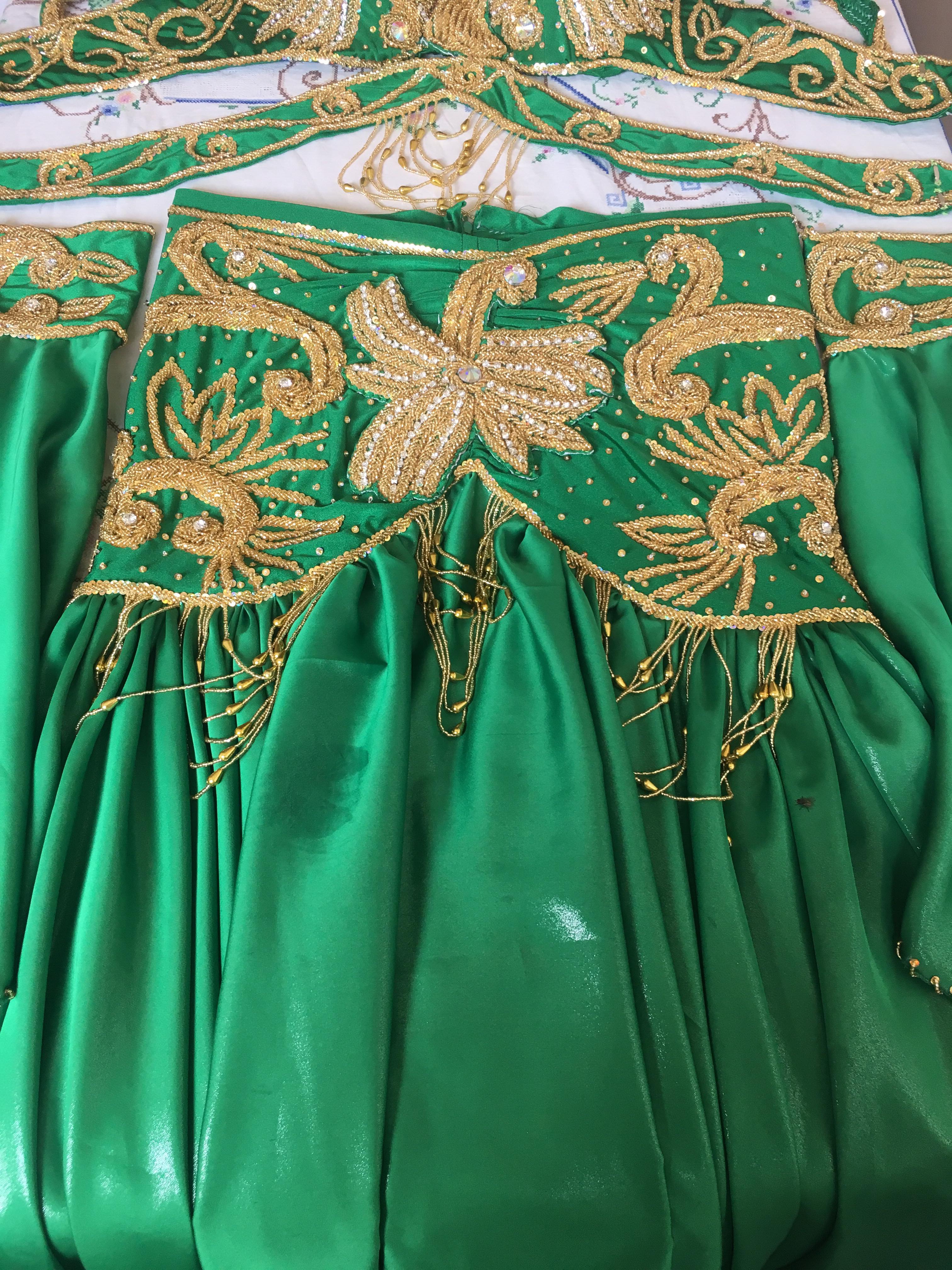 Ägyptisches professionelles Bauchtanzkostüm, maßgeschneidertes Bauchtanzkleid, orientalischer Zigeunertanz, handgemachtes, reich besticktes orientalisches Tanzoutfit