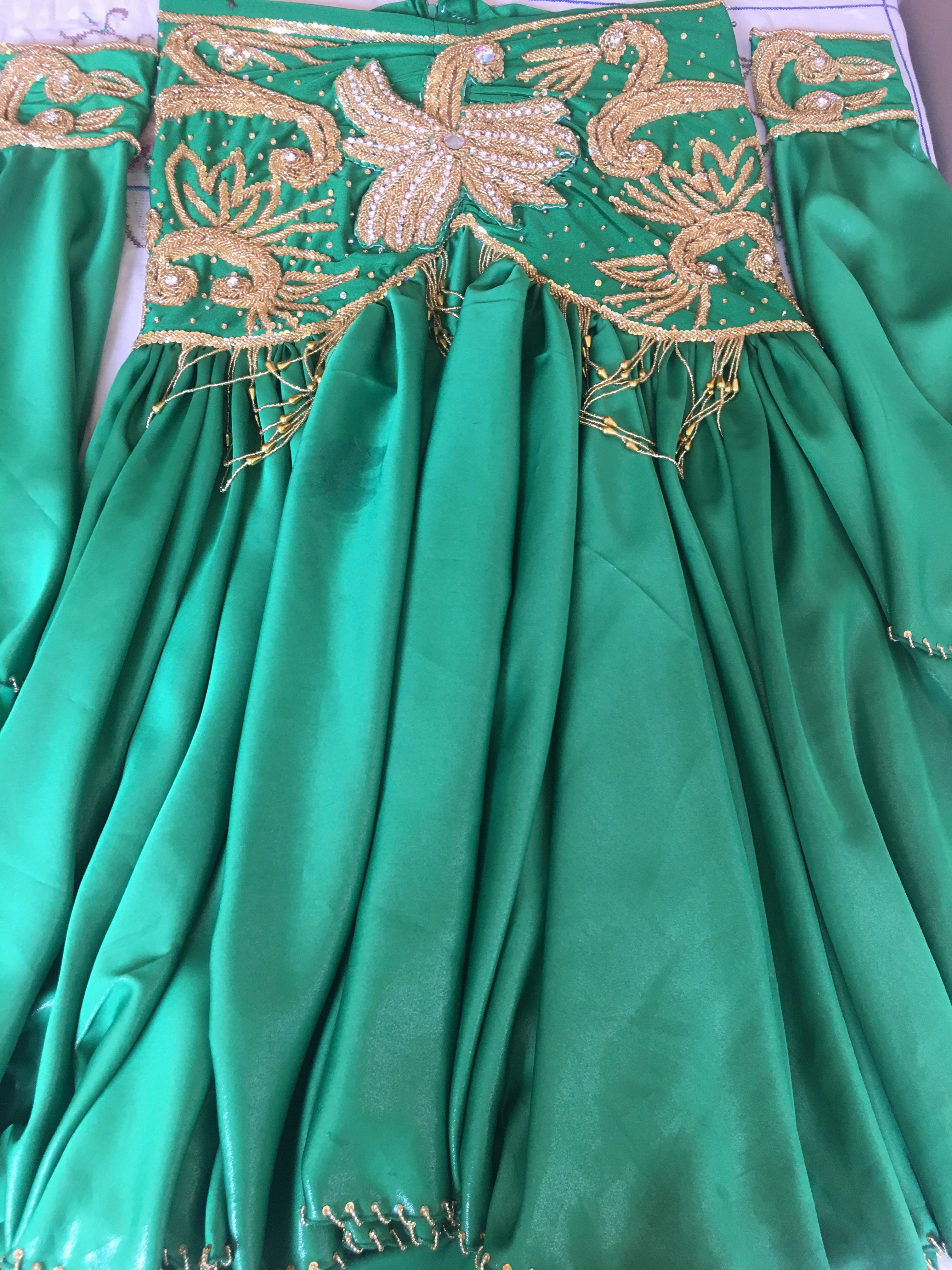 Ägyptisches professionelles Bauchtanzkostüm, maßgeschneidertes Bauchtanzkleid, orientalischer Zigeunertanz, handgemachtes, reich besticktes orientalisches Tanzoutfit