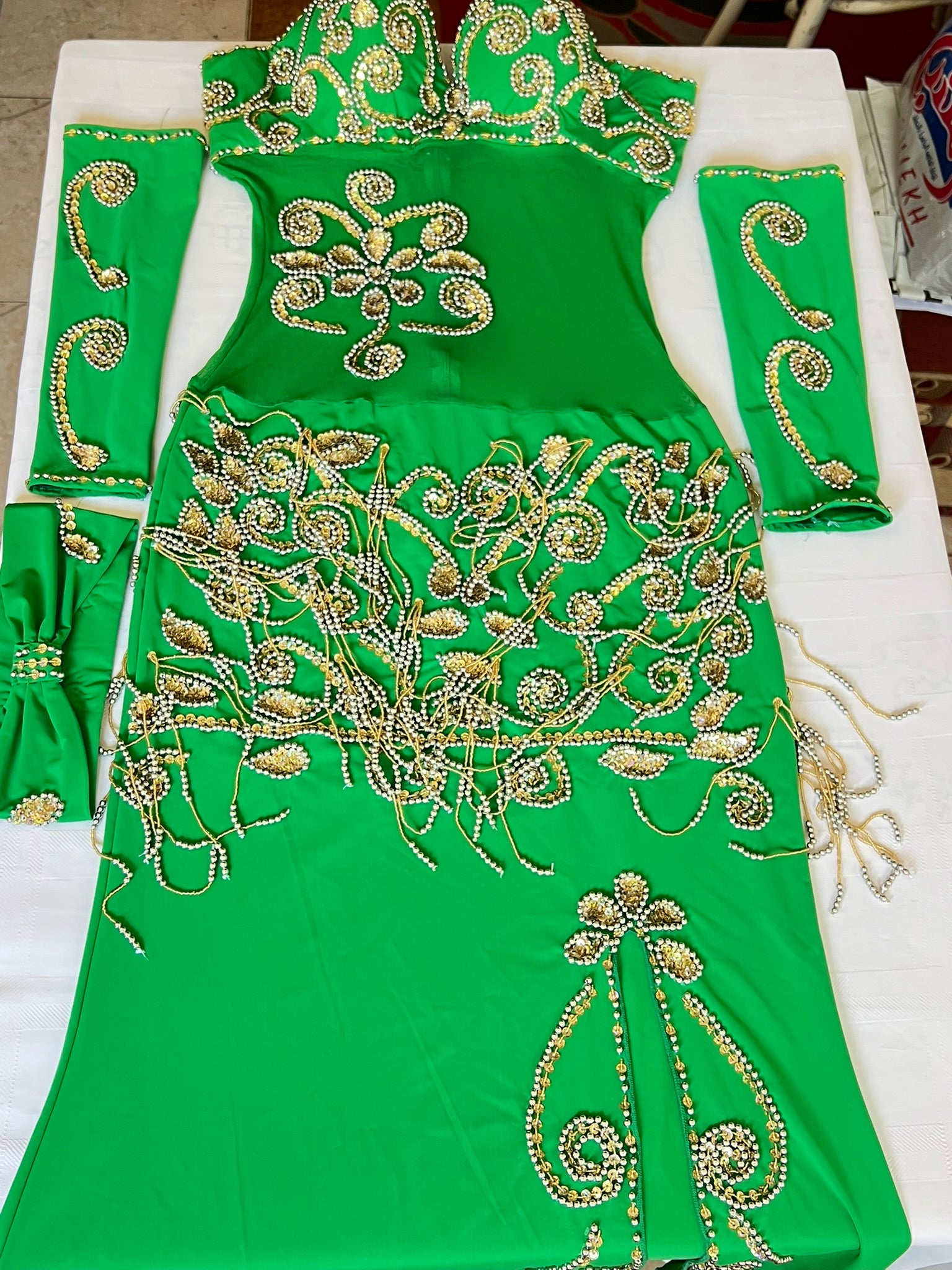 Ägyptisches professionelles Bauchtanzkleid, orientalisches Tanzoutfit mit Arm- und Kopfteilen, handgenäht, auf Bestellung für jede Größe gefertigt.