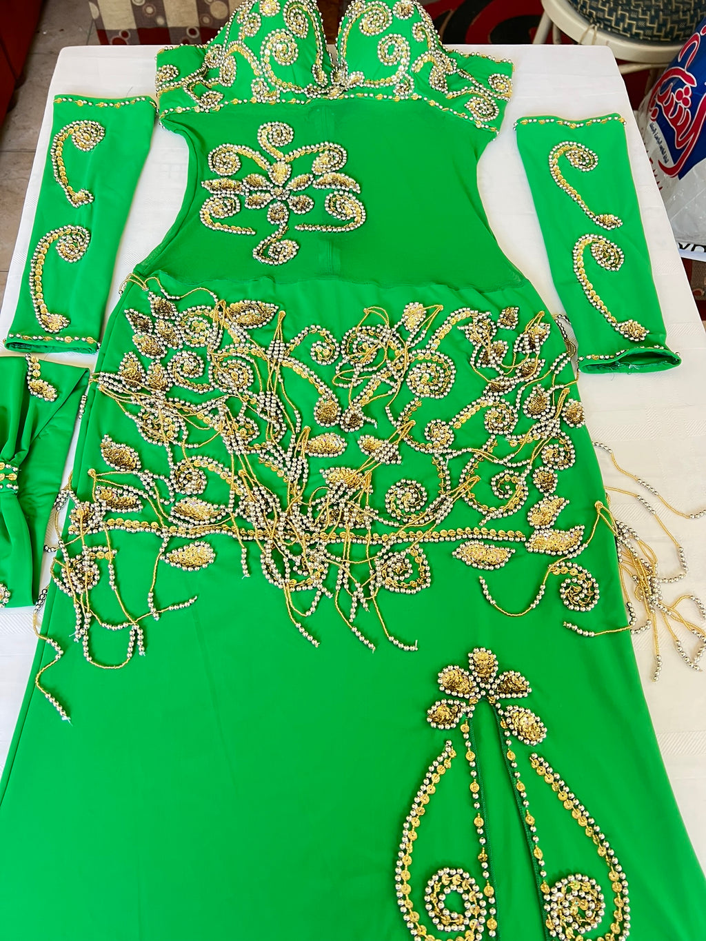 Ägyptisches professionelles Bauchtanzkleid, orientalisches Tanzoutfit mit Arm- und Kopfteilen, handgenäht, auf Bestellung für jede Größe gefertigt.
