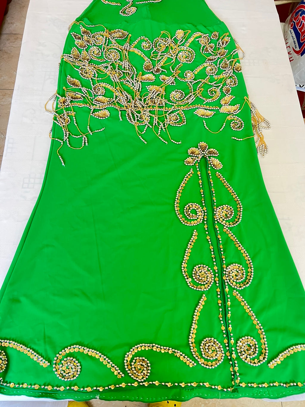 Ägyptisches professionelles Bauchtanzkleid, orientalisches Tanzoutfit mit Arm- und Kopfteilen, handgenäht, auf Bestellung für jede Größe gefertigt.