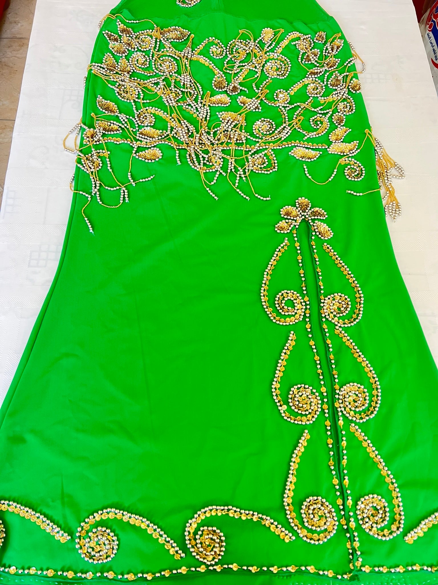 Ägyptisches professionelles Bauchtanzkleid, orientalisches Tanzoutfit mit Arm- und Kopfteilen, handgenäht, auf Bestellung für jede Größe gefertigt.