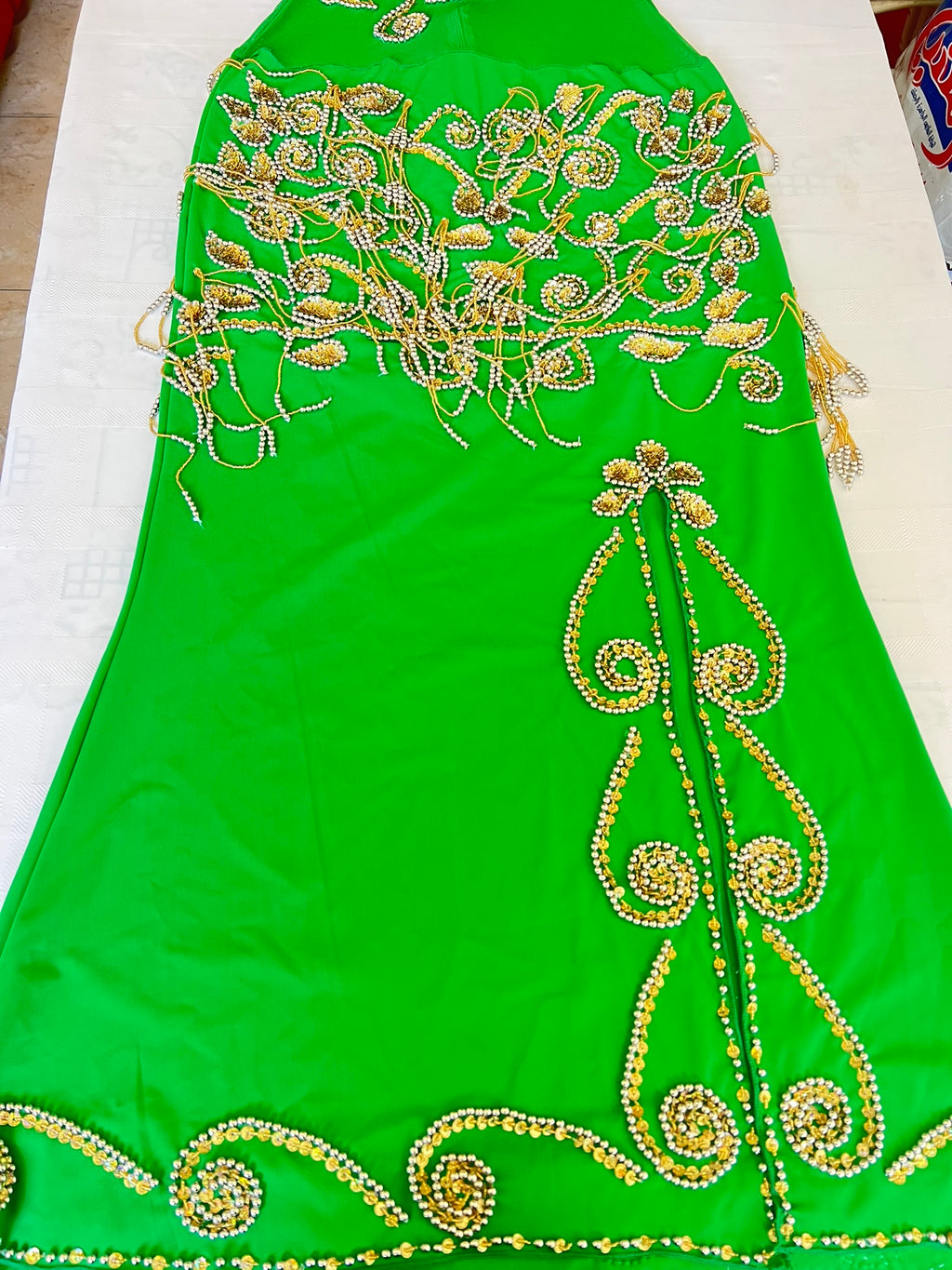 Ägyptisches professionelles Bauchtanzkleid, orientalisches Tanzoutfit mit Arm- und Kopfteilen, handgenäht, auf Bestellung für jede Größe gefertigt.