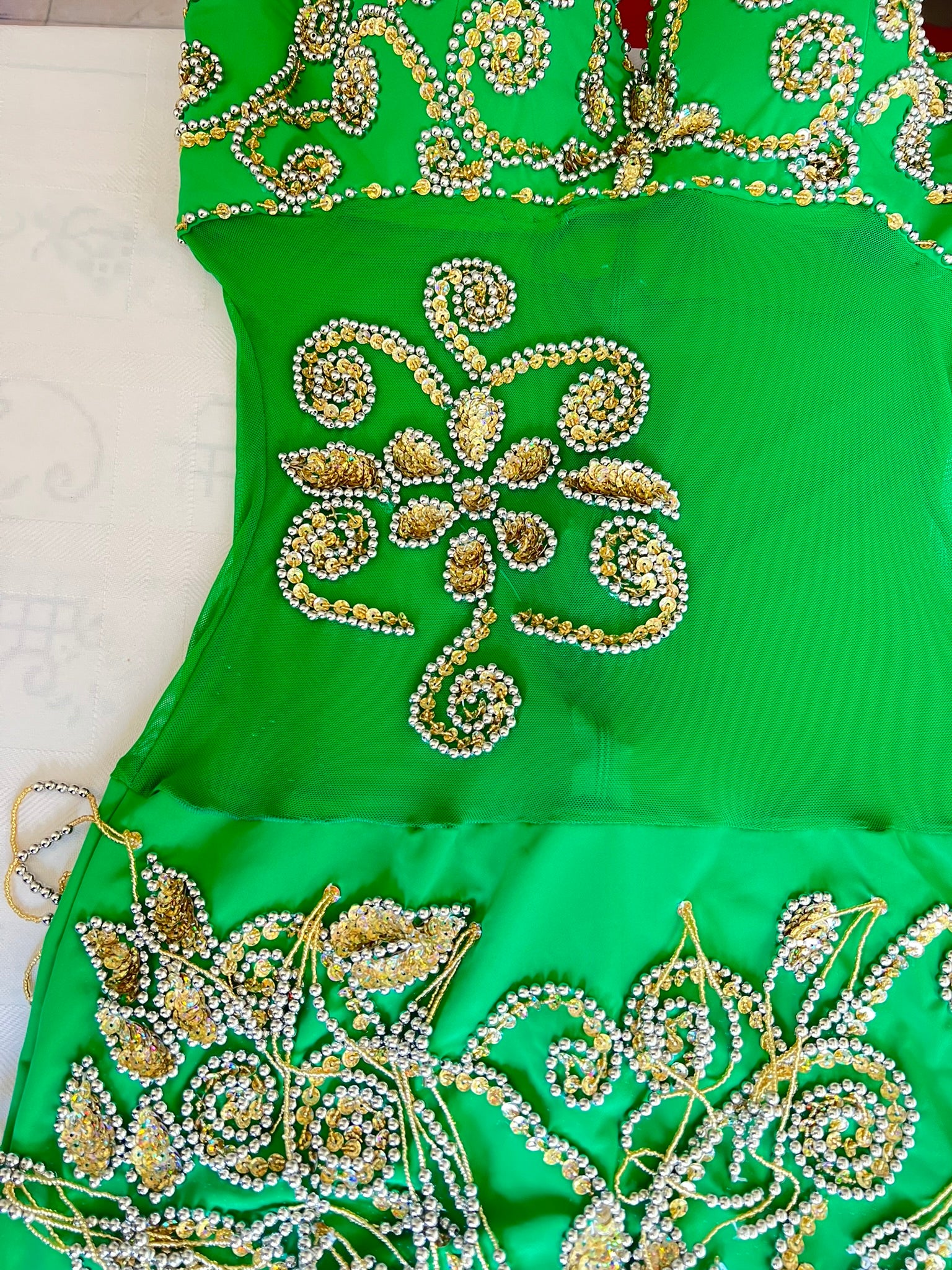 Ägyptisches professionelles Bauchtanzkleid, orientalisches Tanzoutfit mit Arm- und Kopfteilen, handgenäht, auf Bestellung für jede Größe gefertigt.