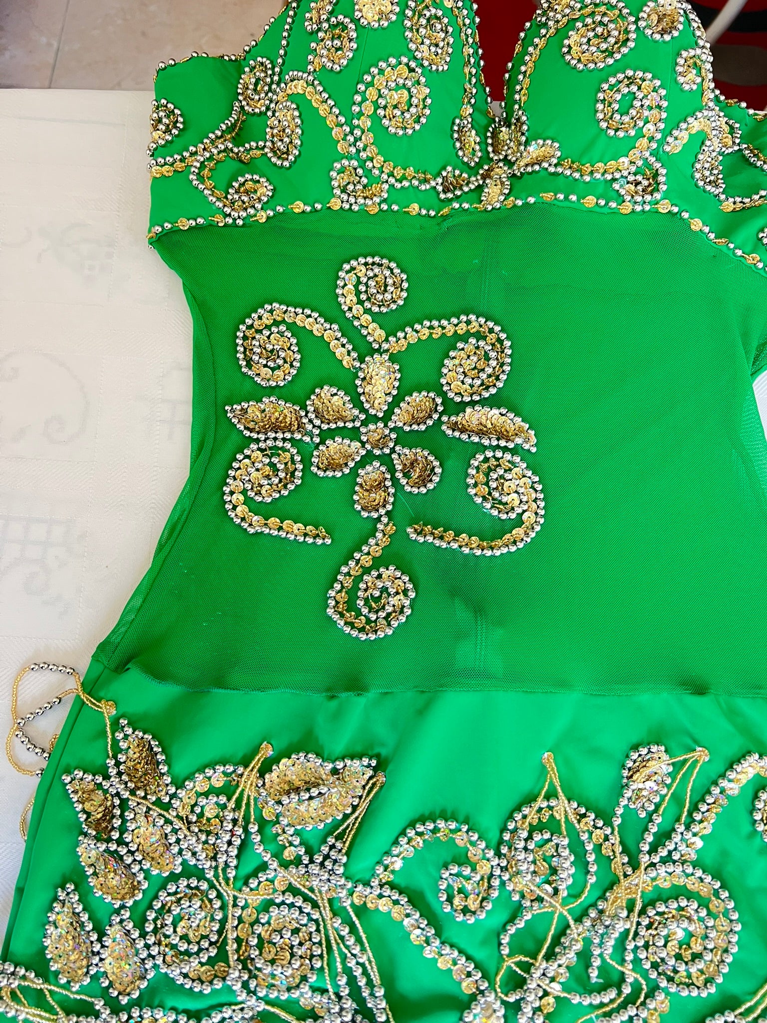Ägyptisches professionelles Bauchtanzkleid, orientalisches Tanzoutfit mit Arm- und Kopfteilen, handgenäht, auf Bestellung für jede Größe gefertigt.