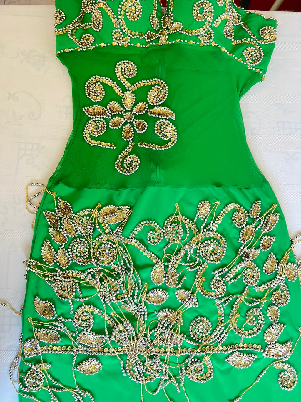 Ägyptisches professionelles Bauchtanzkleid, orientalisches Tanzoutfit mit Arm- und Kopfteilen, handgenäht, auf Bestellung für jede Größe gefertigt.
