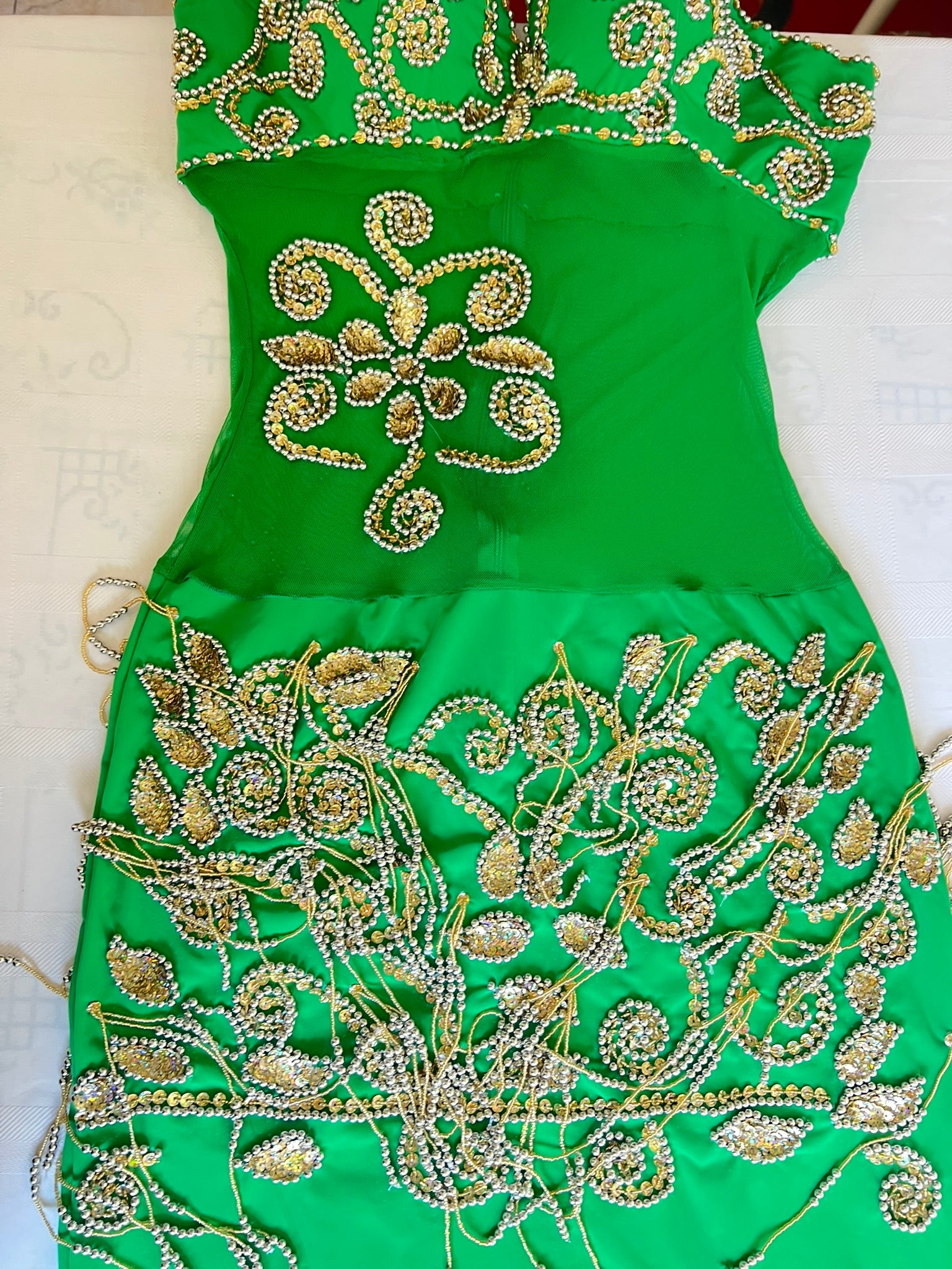 Ägyptisches professionelles Bauchtanzkleid, orientalisches Tanzoutfit mit Arm- und Kopfteilen, handgenäht, auf Bestellung für jede Größe gefertigt.