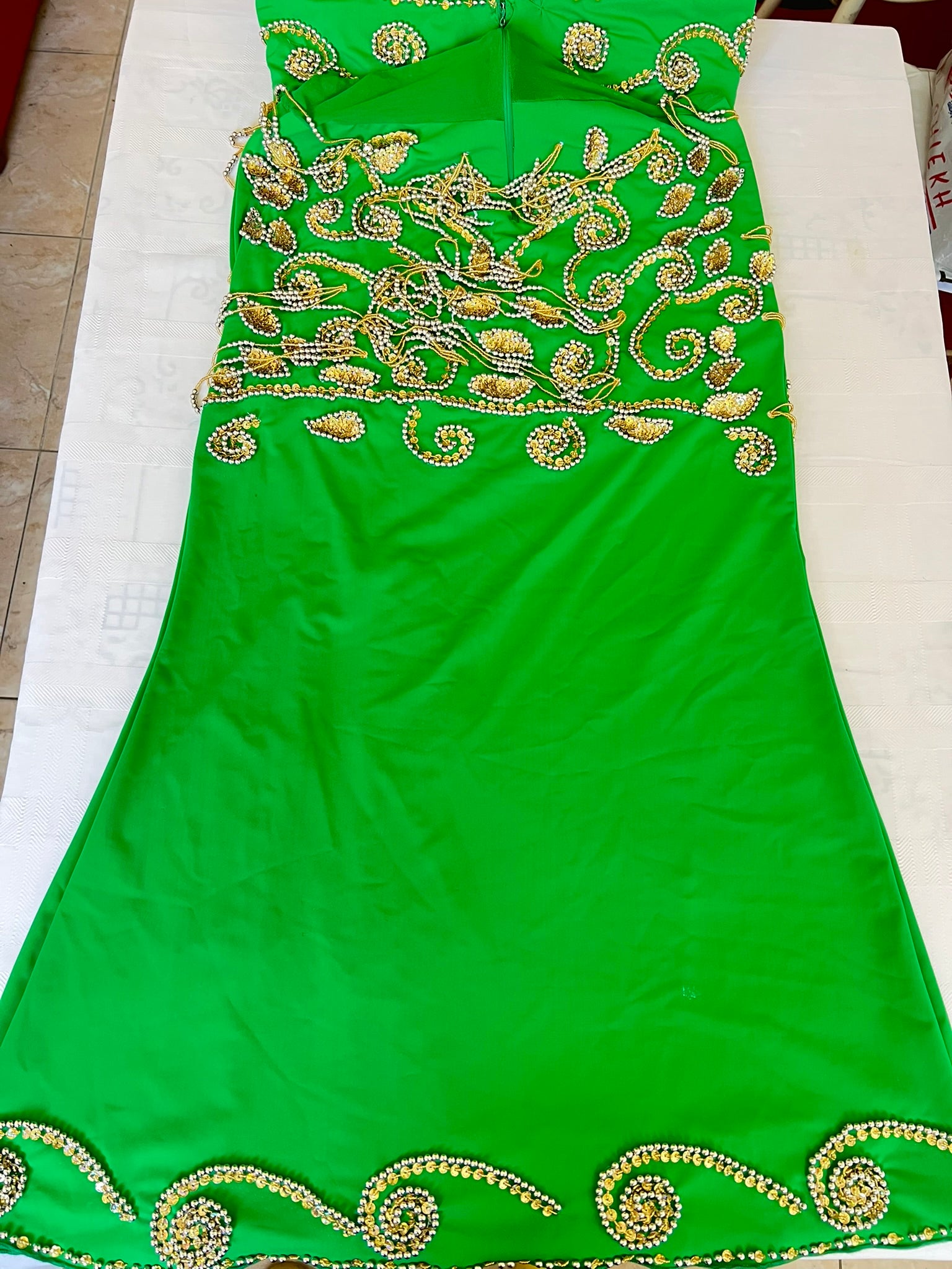 Ägyptisches professionelles Bauchtanzkleid, orientalisches Tanzoutfit mit Arm- und Kopfteilen, handgenäht, auf Bestellung für jede Größe gefertigt.