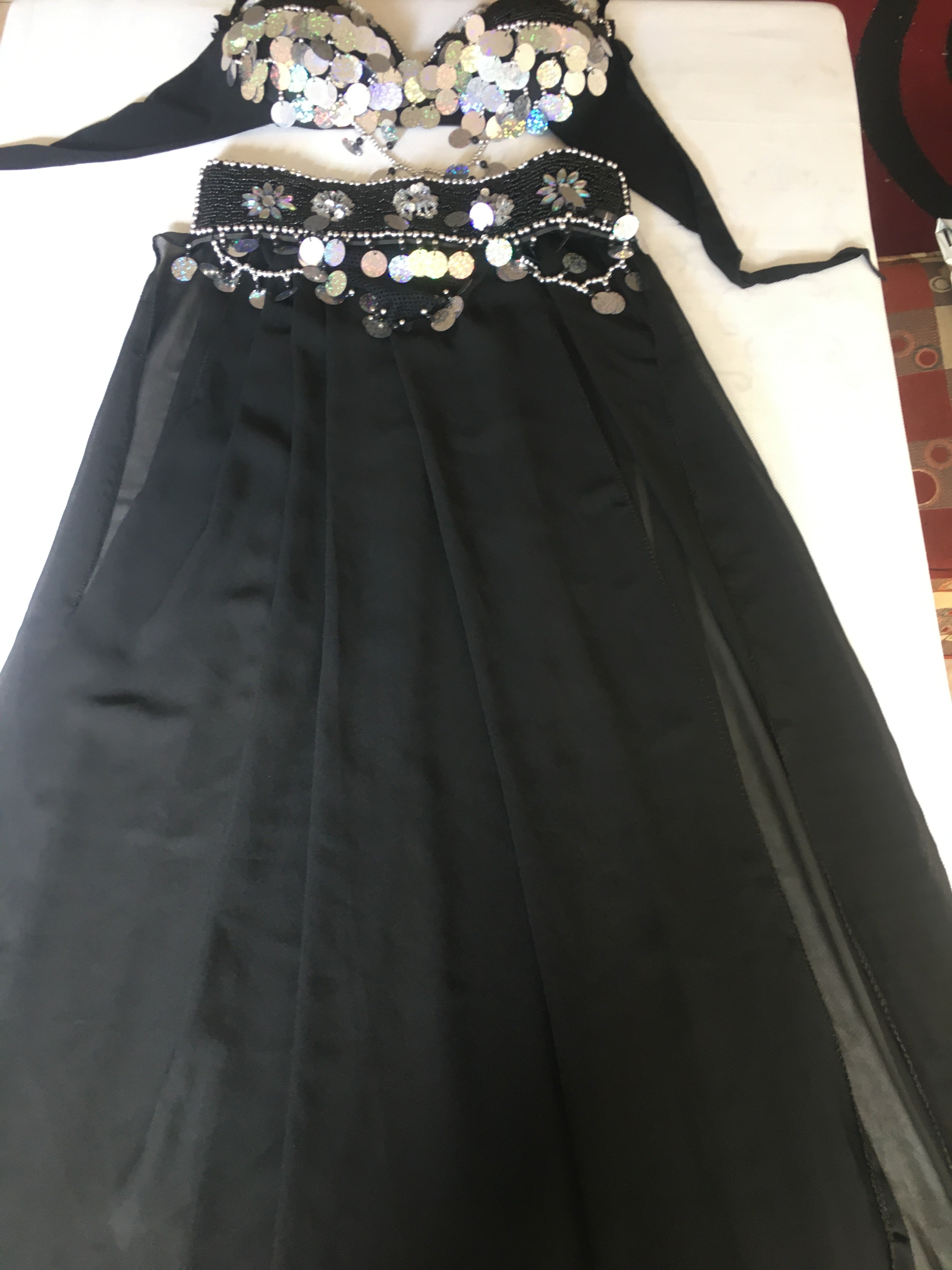 Ägyptisches sexy Bauchtanzkostüm, handgemachtes Bauchtanzkleid, Gürtel, Rock, Schal