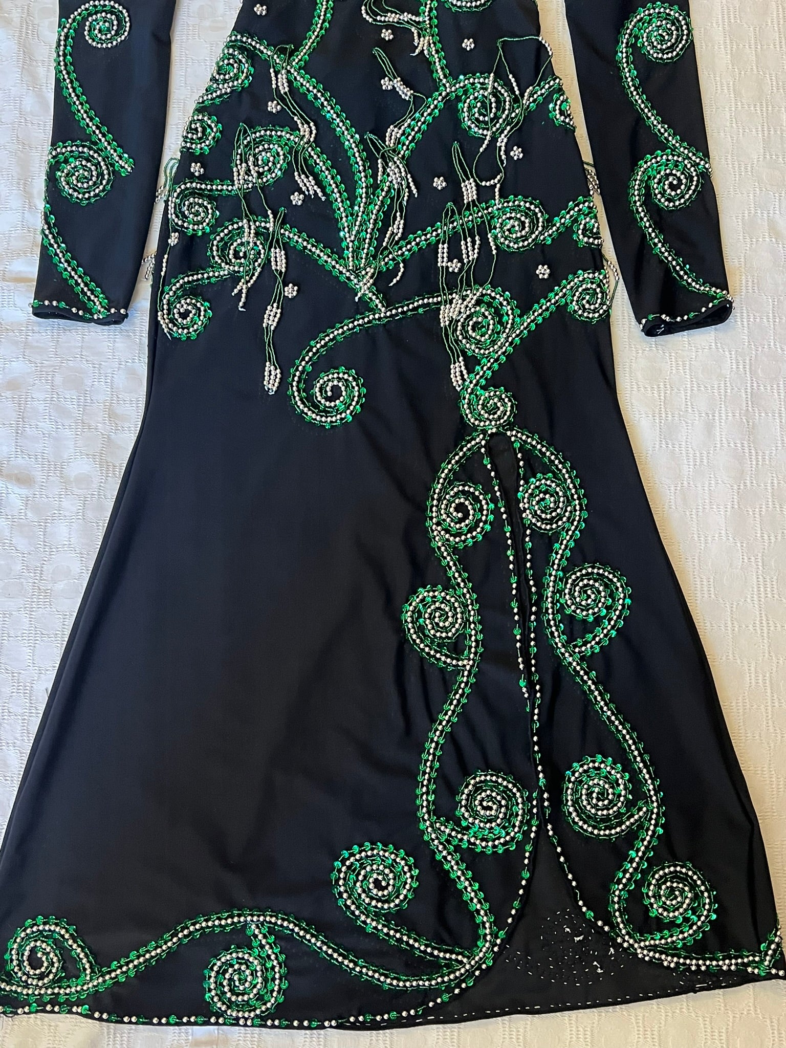 Handmade Belly Dance Costume – Elegant One-Piece Dress with Arm Accessories & Headpiece, Intricately Embellished Ensemble