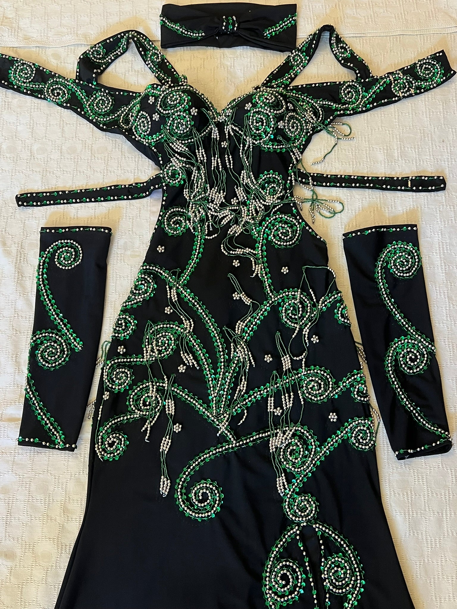 Handmade Belly Dance Costume – Elegant One-Piece Dress with Arm Accessories & Headpiece, Intricately Embellished Ensemble