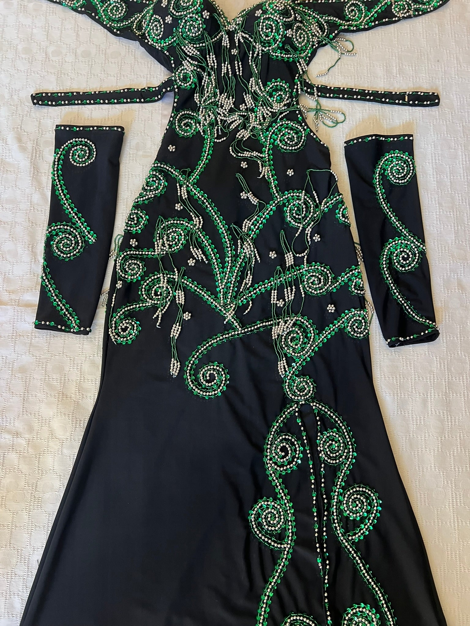 Handmade Belly Dance Costume – Elegant One-Piece Dress with Arm Accessories & Headpiece, Intricately Embellished Ensemble