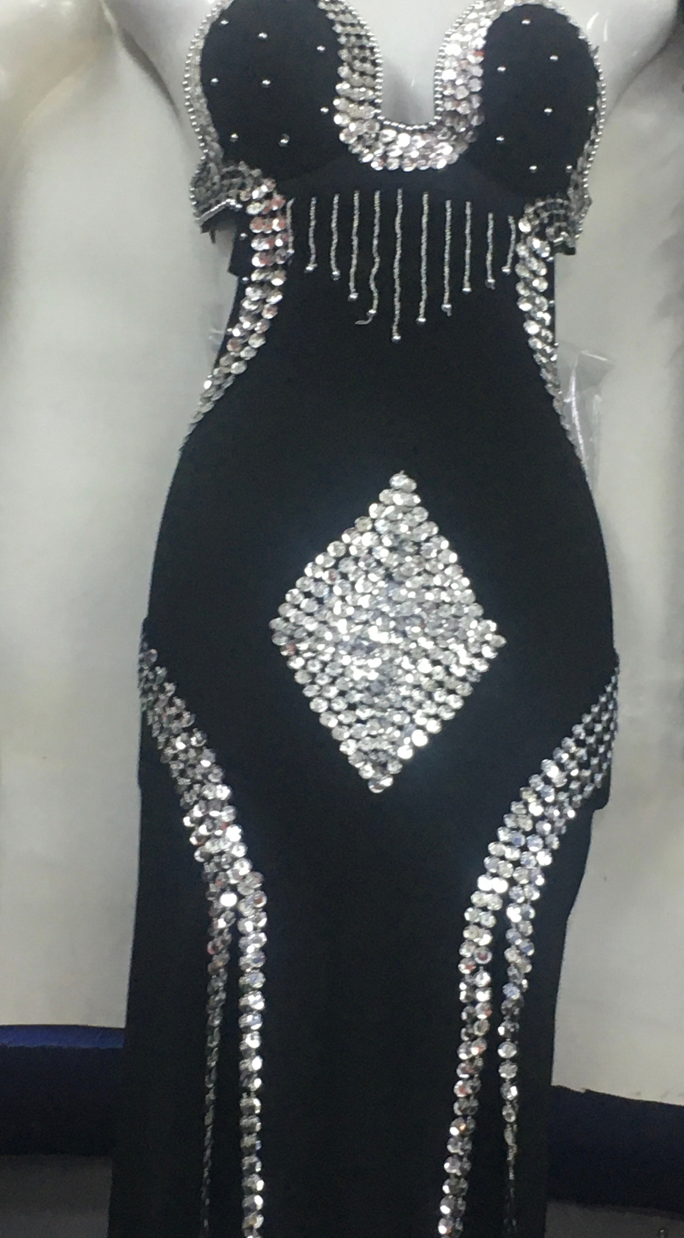 Sexy Bauchtanzkleid mit angenähtem BH, neues handgefertigtes Tanzkostüm mit Perlen 