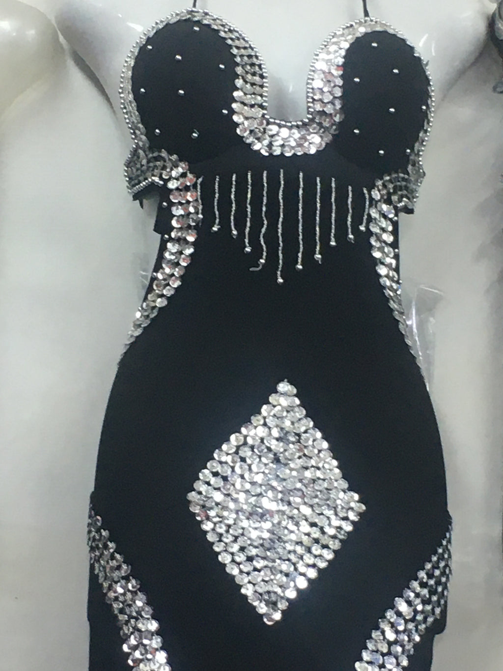 Sexy Bauchtanzkleid mit angenähtem BH, neues handgefertigtes Tanzkostüm mit Perlen 