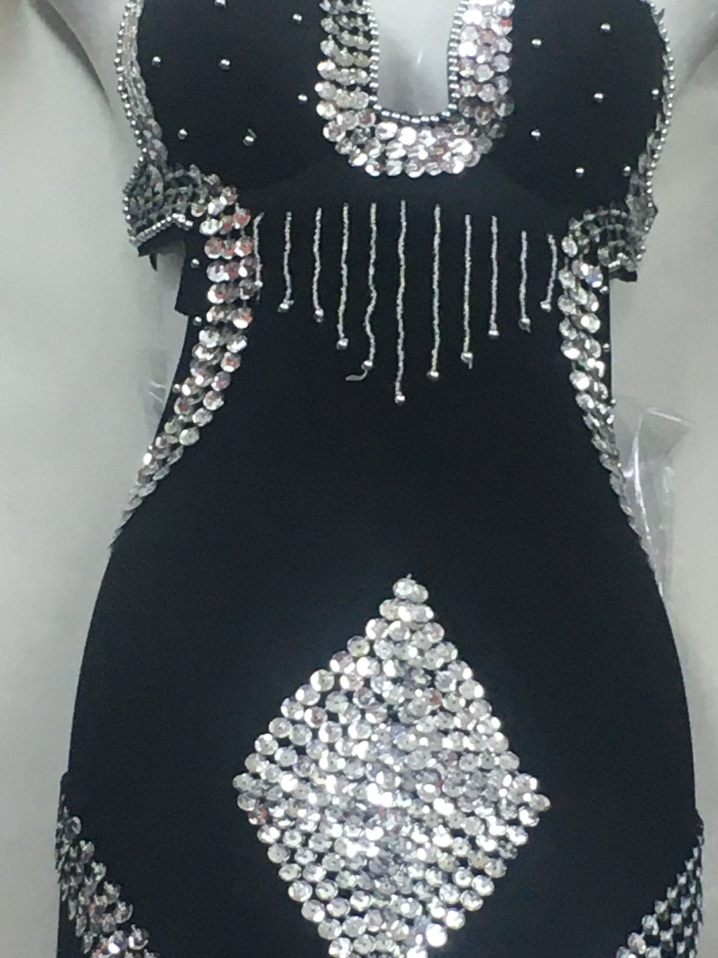 Sexy Bauchtanzkleid mit angenähtem BH, neues handgefertigtes Tanzkostüm mit Perlen 