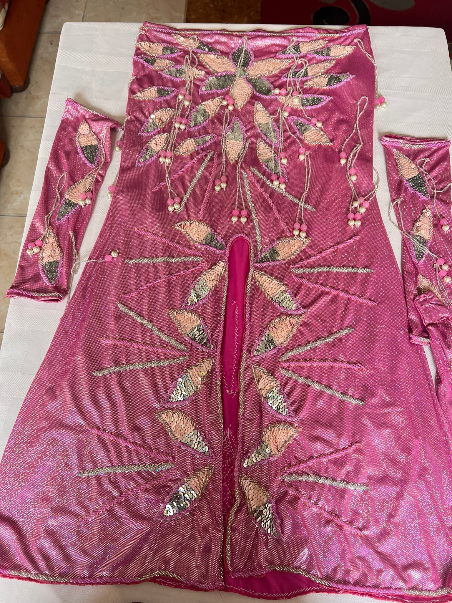 Authentic Egyptian Professional Belly dance costume / Hot shiny pink Handmade embellished belly dancer skirt and bra outfit