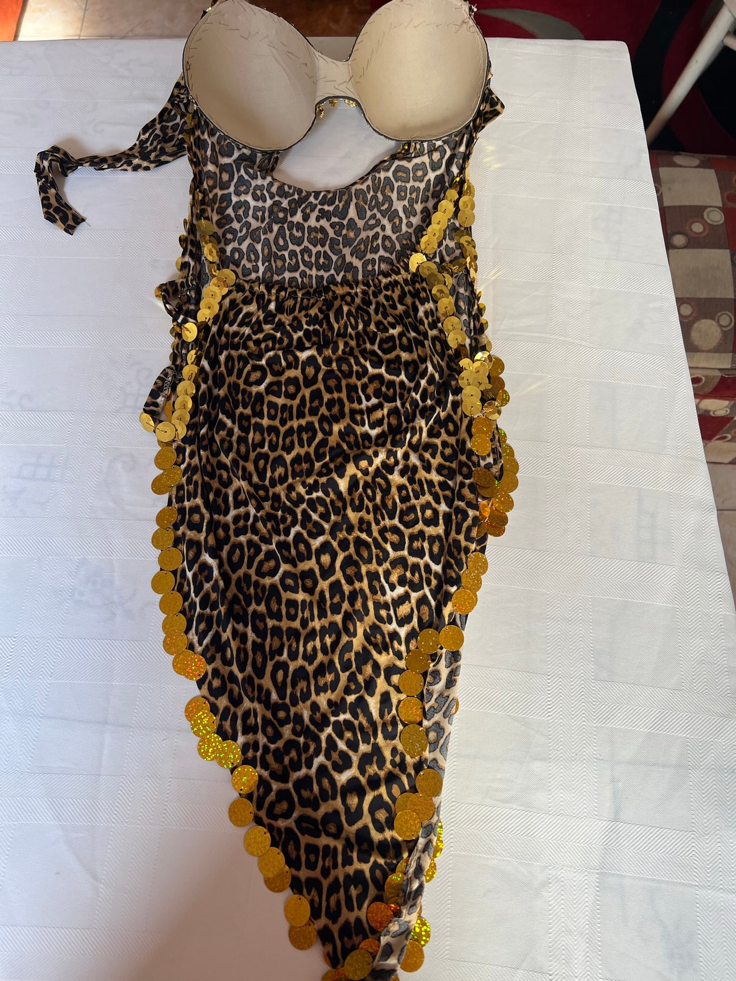Sexy Bauchtanz-Outfit mit Leopardenmuster und Stickereien, sexy Dessous für den orientalischen Tanz.