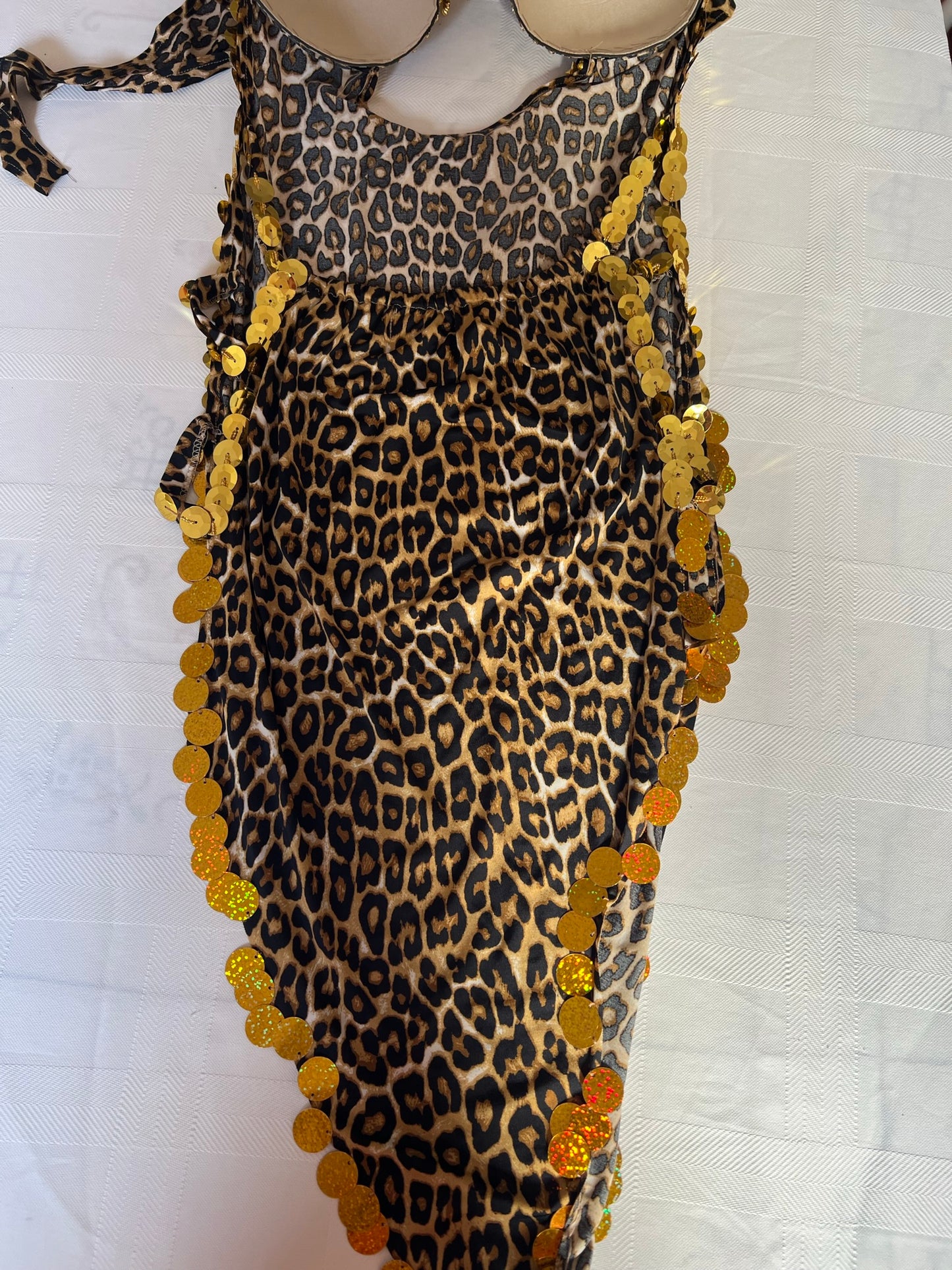 Sexy Bauchtanz-Outfit mit Leopardenmuster und Stickereien, sexy Dessous für den orientalischen Tanz.