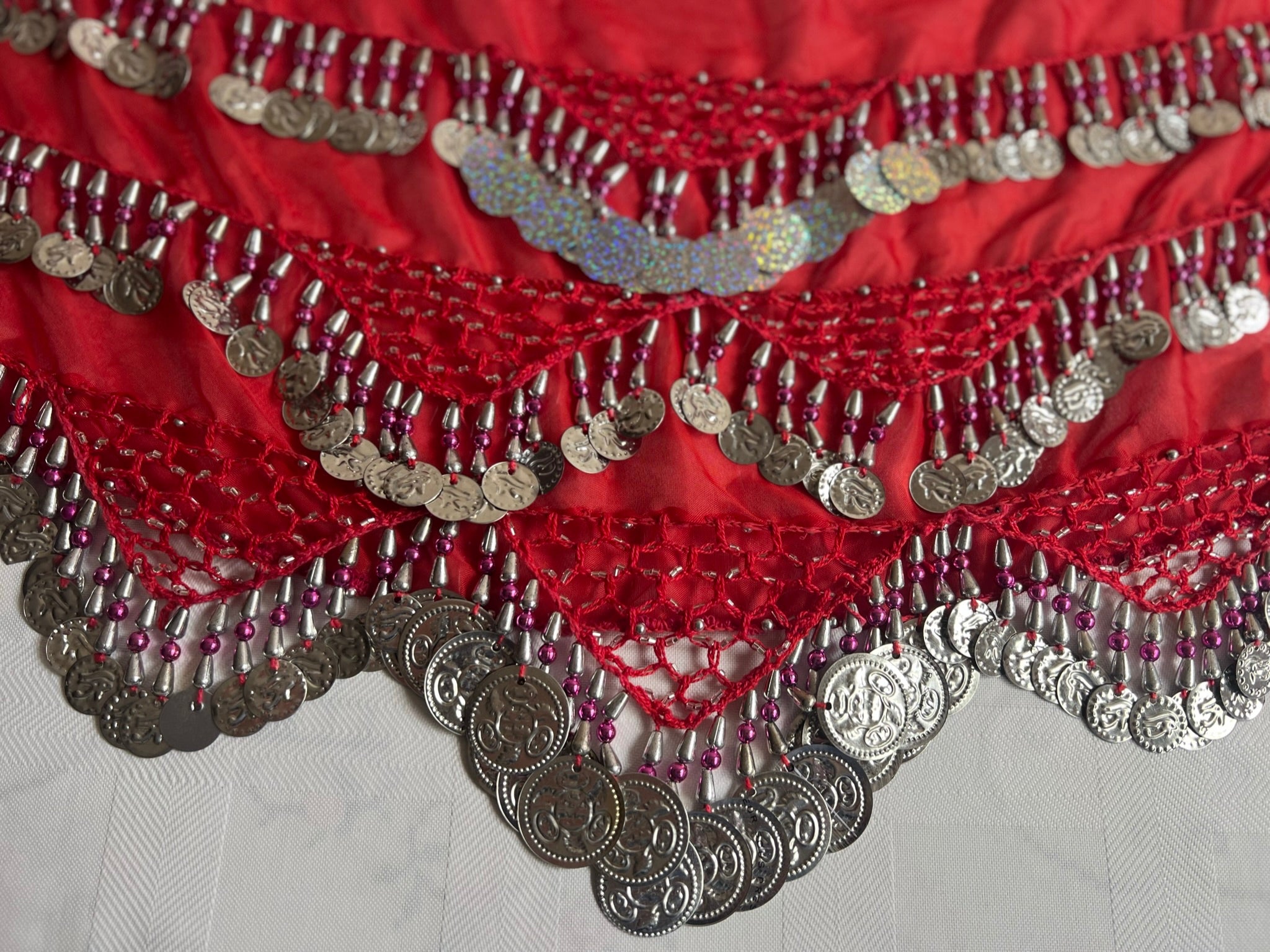 Sexy, heißer, ägyptischer roter handgemachter Bauchtanz-Hüftschal, Tanztuch für Damen, bestickter Tanzgürtel, 150 cm lang, 30 cm breit.
