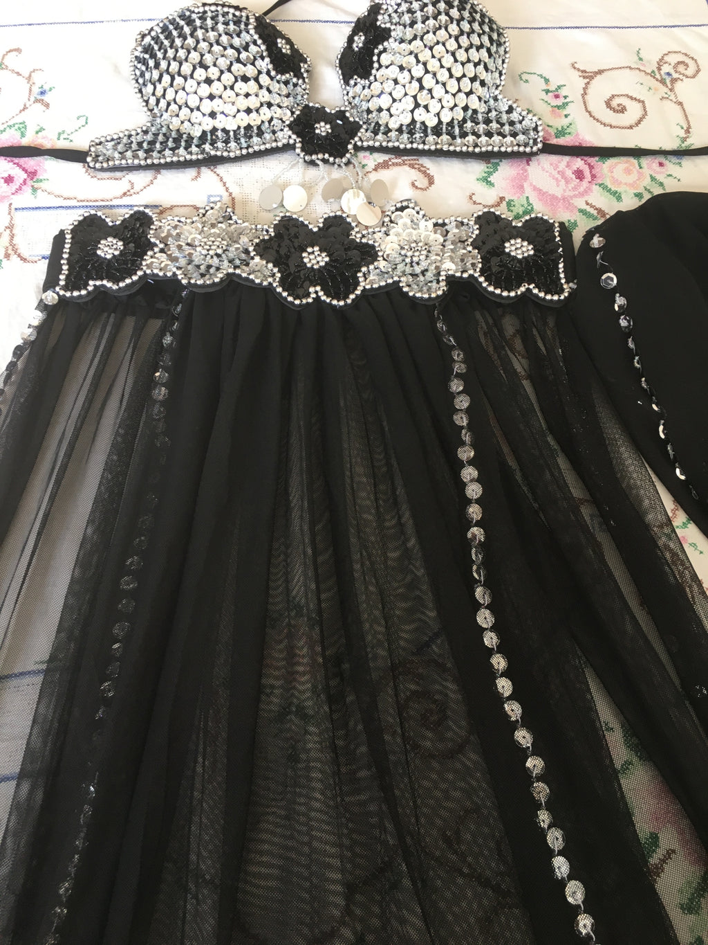 Authentic traditional Egyptian belly dance costume- oriental belt, bra & skirt dancing set