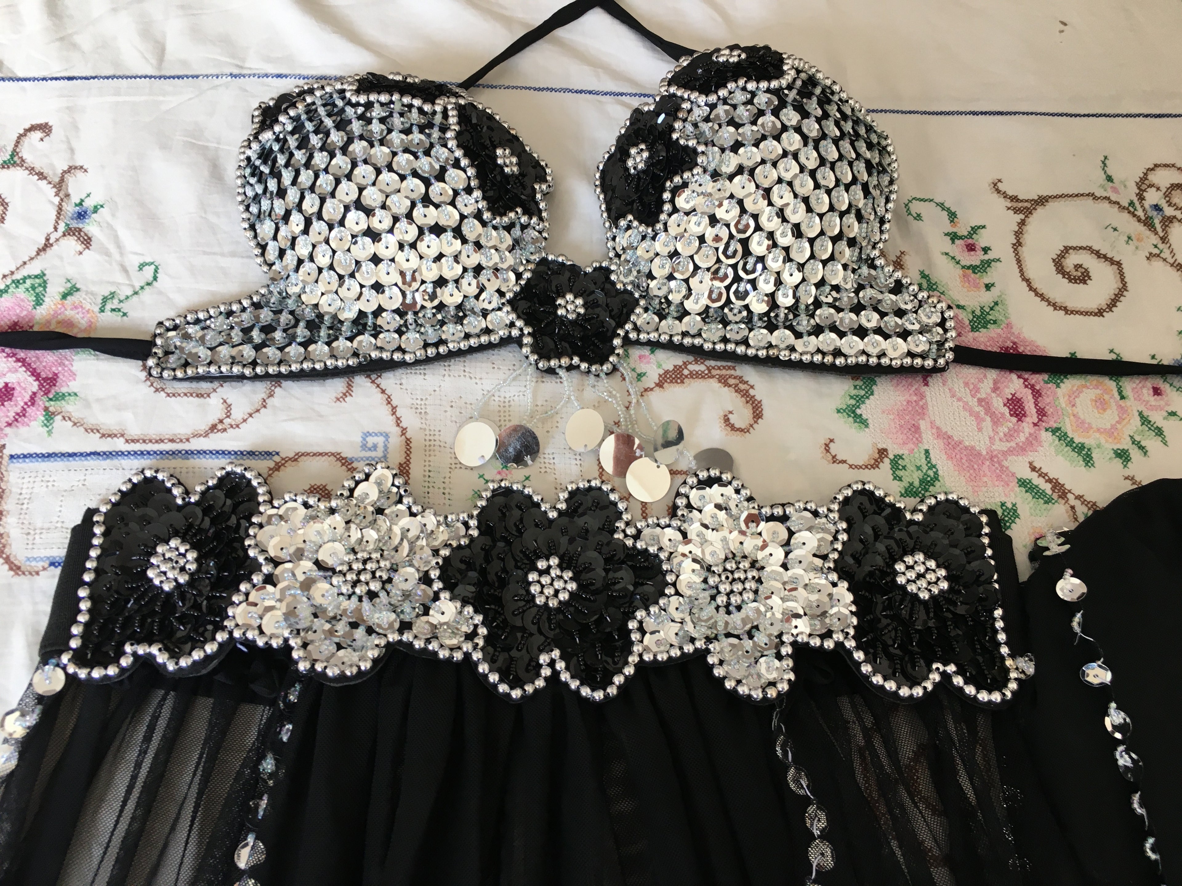 Authentic traditional Egyptian belly dance costume- oriental belt, bra & skirt dancing set