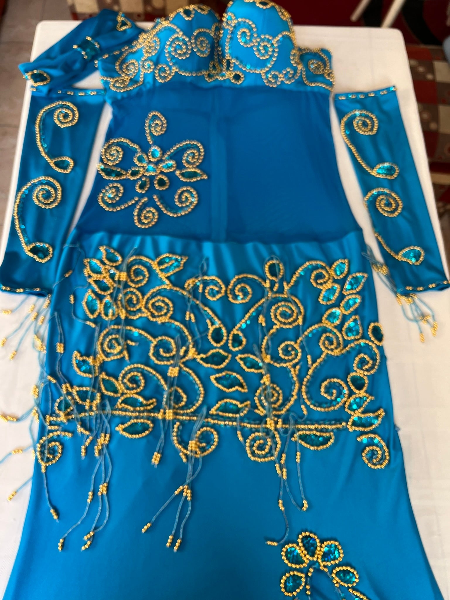 Ägyptisches professionelles Bauchtanzkleid, orientalisches Tanzoutfit mit Arm- und Kopfteilen, handgenäht, auf Bestellung für jede Größe gefertigt.