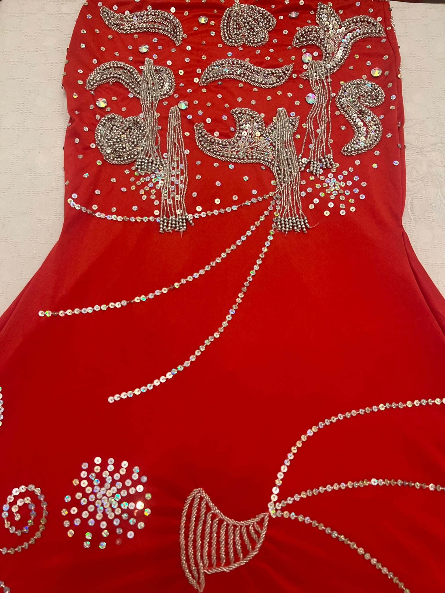 Neues ägyptisches Bauchtanzkostüm, maßgeschneidertes Bauchtanzkleid, orientalisches Outfit mit handgemachter Stickerei, Tribal-Tanzrock und BH, Zigeunertanz