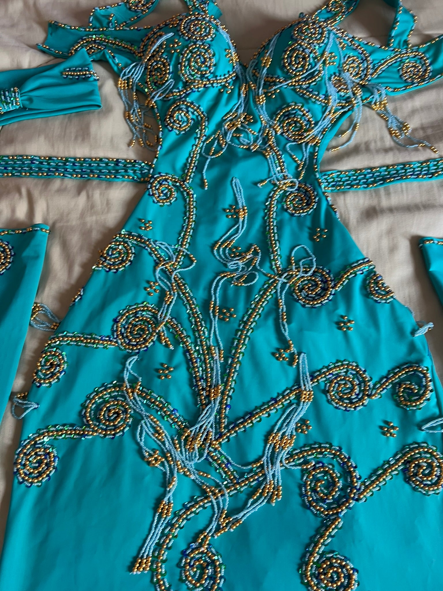 Professionelles maßgeschneidertes Bauchtanzkostüm BAUCHTANZkleid + 2 Ärmel, handgefertigtes besticktes orientalisches Outfit maßgeschneidert für jede Größe
