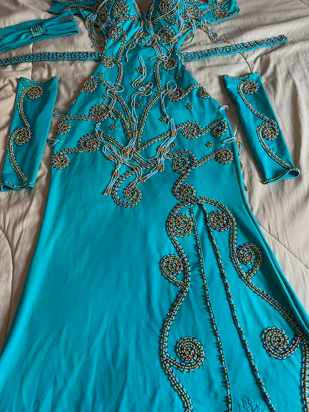 Professionelles maßgeschneidertes Bauchtanzkostüm BAUCHTANZkleid + 2 Ärmel, handgefertigtes besticktes orientalisches Outfit maßgeschneidert für jede Größe