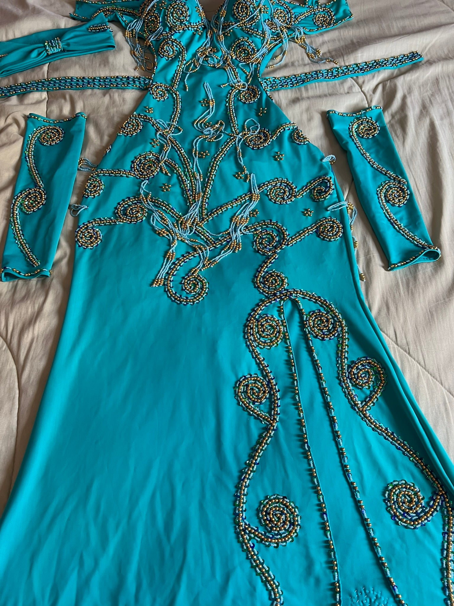 Professionelles maßgeschneidertes Bauchtanzkostüm BAUCHTANZkleid + 2 Ärmel, handgefertigtes besticktes orientalisches Outfit maßgeschneidert für jede Größe