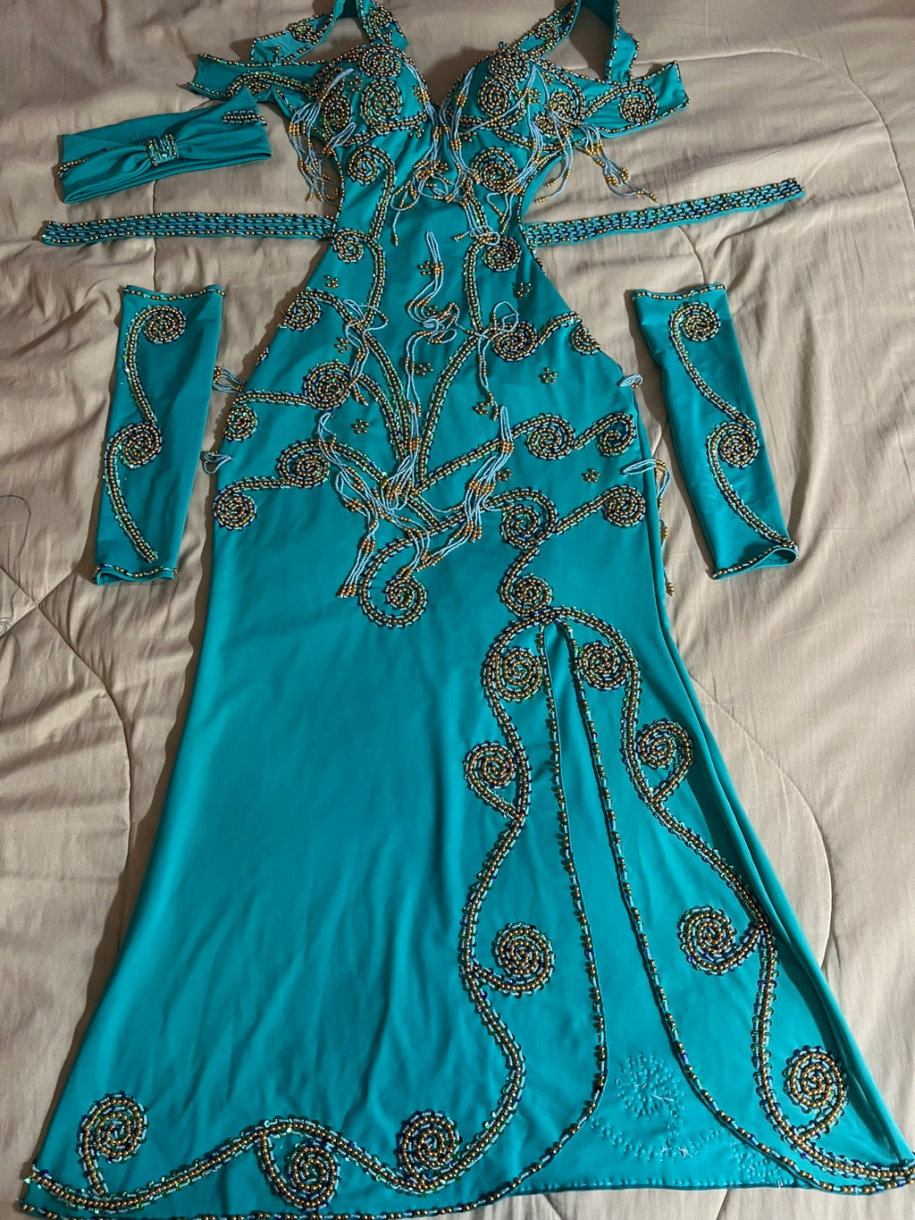 Professionelles maßgeschneidertes Bauchtanzkostüm BAUCHTANZkleid + 2 Ärmel, handgefertigtes besticktes orientalisches Outfit maßgeschneidert für jede Größe