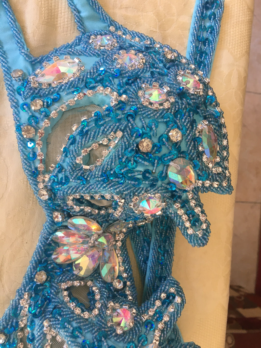 Handmade Egyptian Belly Dance Costume – Custom Lycra Outfit with Sexy Cutouts, Bra, Skirt & Sleeves – Luxor Bazar Exclusive