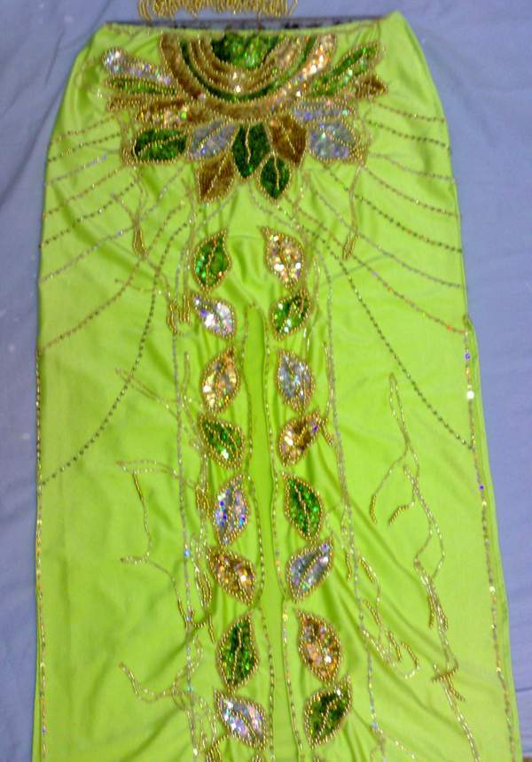 Neues ägyptisches Bauchtanzkostüm, maßgeschneidertes Bauchtanzkleid, orientalisches Outfit mit handgemachter Stickerei, Tribal-Tanzrock und BH, Zigeunertanz