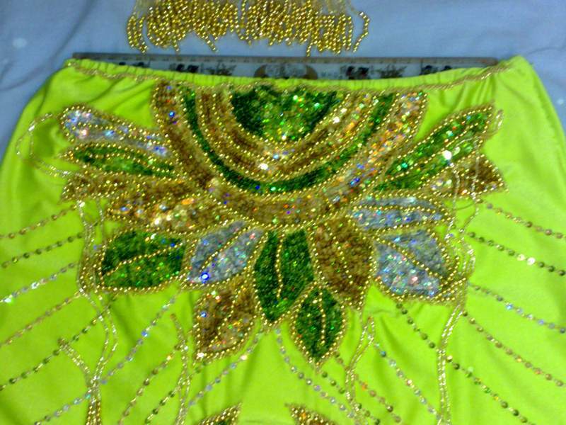Neues ägyptisches Bauchtanzkostüm, maßgeschneidertes Bauchtanzkleid, orientalisches Outfit mit handgemachter Stickerei, Tribal-Tanzrock und BH, Zigeunertanz