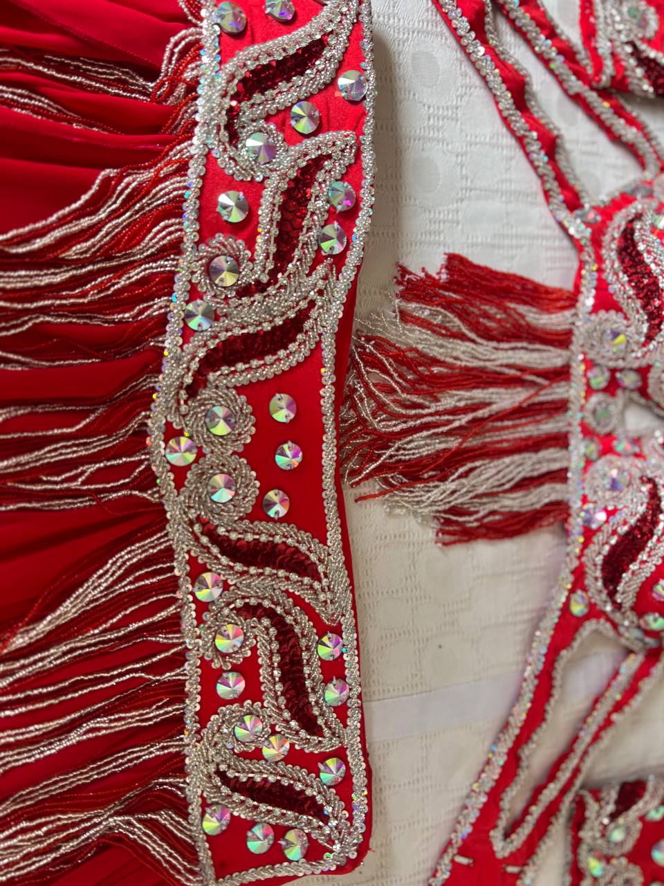 Ägyptisches professionelles Bauchtanzkostüm, handgefertigtes genähtes orientalisches Tanzset, maßgeschneidertes Bauchtanz-Outfit, reichhaltige Perlenarbeit.
