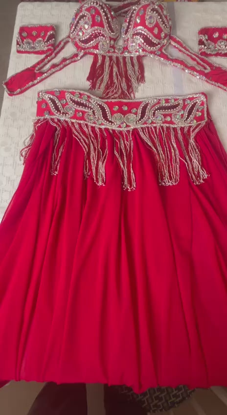 Ägyptisches professionelles Bauchtanzkostüm, handgefertigtes genähtes orientalisches Tanzset, maßgeschneidertes Bauchtanz-Outfit, reichhaltige Perlenarbeit.