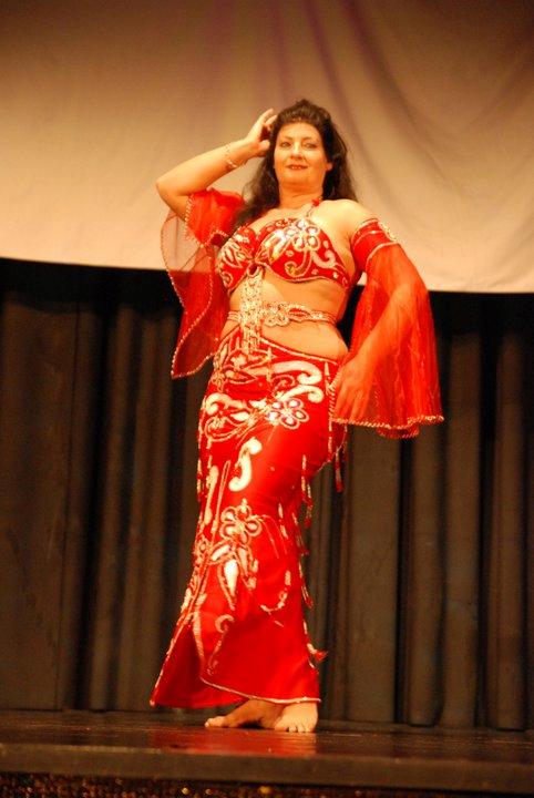 Neues ägyptisches Bauchtanzkostüm, maßgeschneidertes Bauchtanzkleid, handgemachtes orientalisches Stickerei-Outfit, Tribal-Tanzrock und BH, Gypsy-Tanz