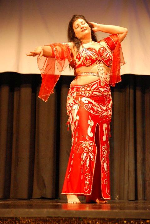 Neues ägyptisches Bauchtanzkostüm, maßgeschneidertes Bauchtanzkleid, handgemachtes orientalisches Stickerei-Outfit, Tribal-Tanzrock und BH, Gypsy-Tanz