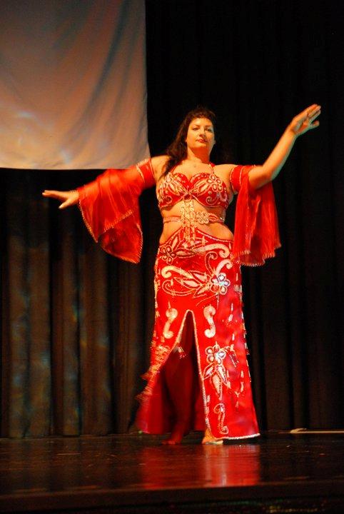 Neues ägyptisches Bauchtanzkostüm, maßgeschneidertes Bauchtanzkleid, handgemachtes orientalisches Stickerei-Outfit, Tribal-Tanzrock und BH, Gypsy-Tanz